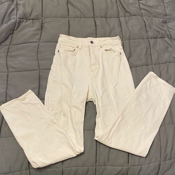 ✴️2 for $20 - H&M White Mom Jeans - Picture 1 of 3